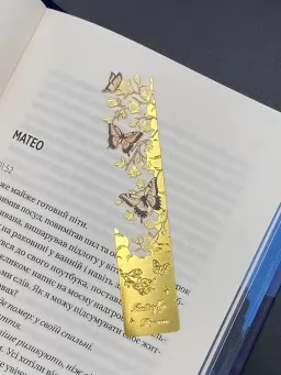 Металлическая закладка (золотые цветы с бабочками) 